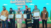 Serfi_Kambey_Penghargaan_Bahasa_Ibu