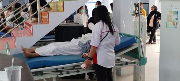 Ratusan Siswa di Salakan Dilarikan ke Rumah Sakit Diduga Usai Konsumsi MBG,  Pemilik Dapur Penyedia Beri Klarifikasi - Salakan Post